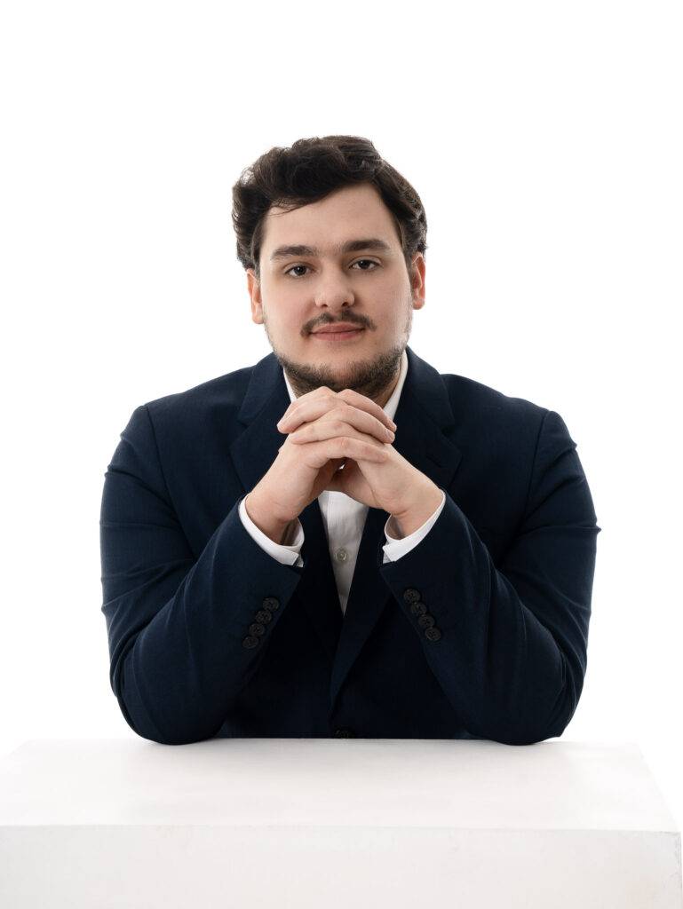 Filip Borowski - doradca klienta - finreal kredyt bez zdolności kredytowej